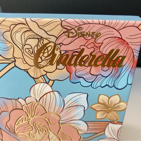 Disney Cinderella Eyeshadow Palette - Picture 3 of 10